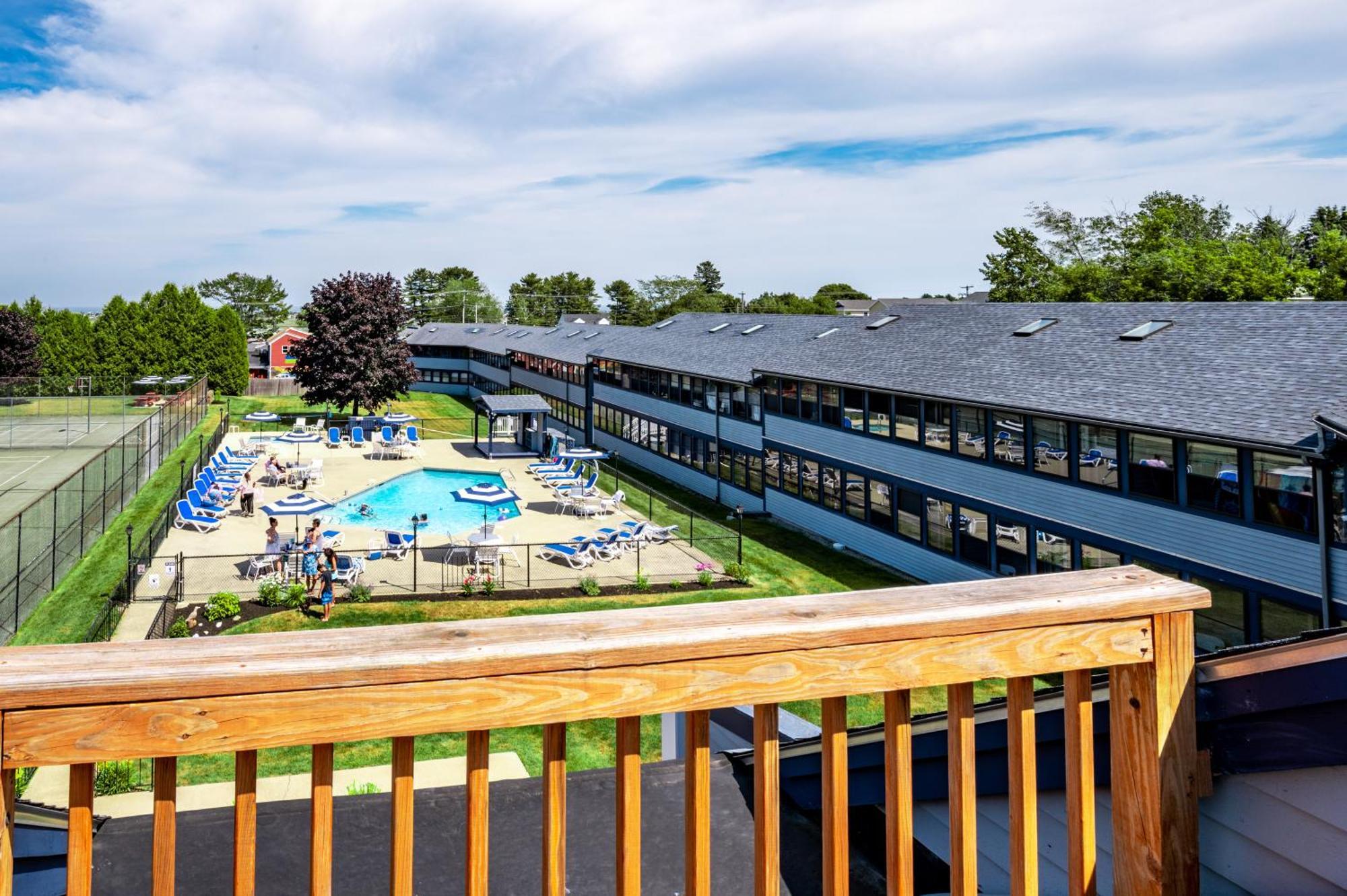 Nautical Mile Resort Wells Exterior photo