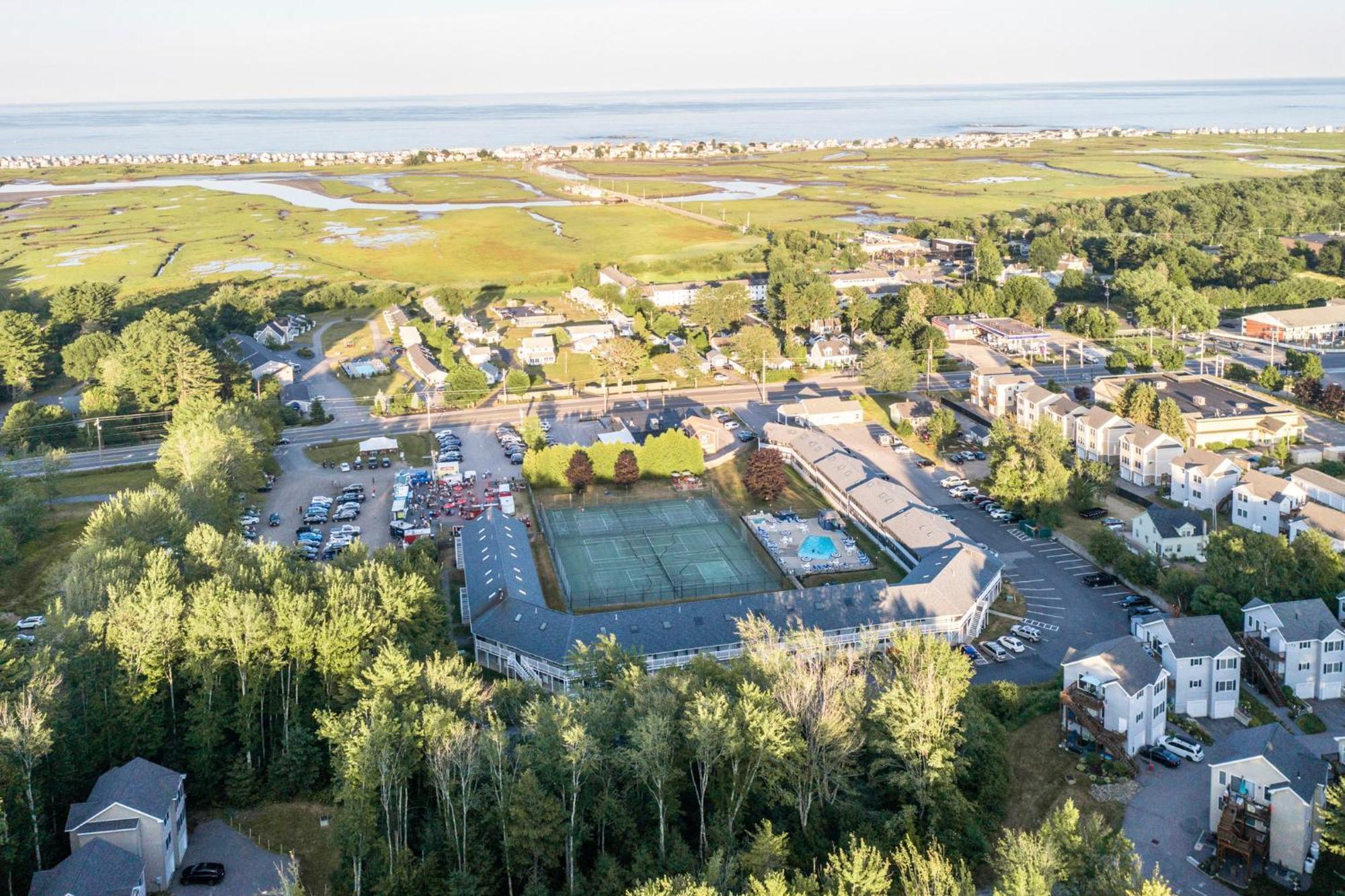 Nautical Mile Resort Wells Exterior photo