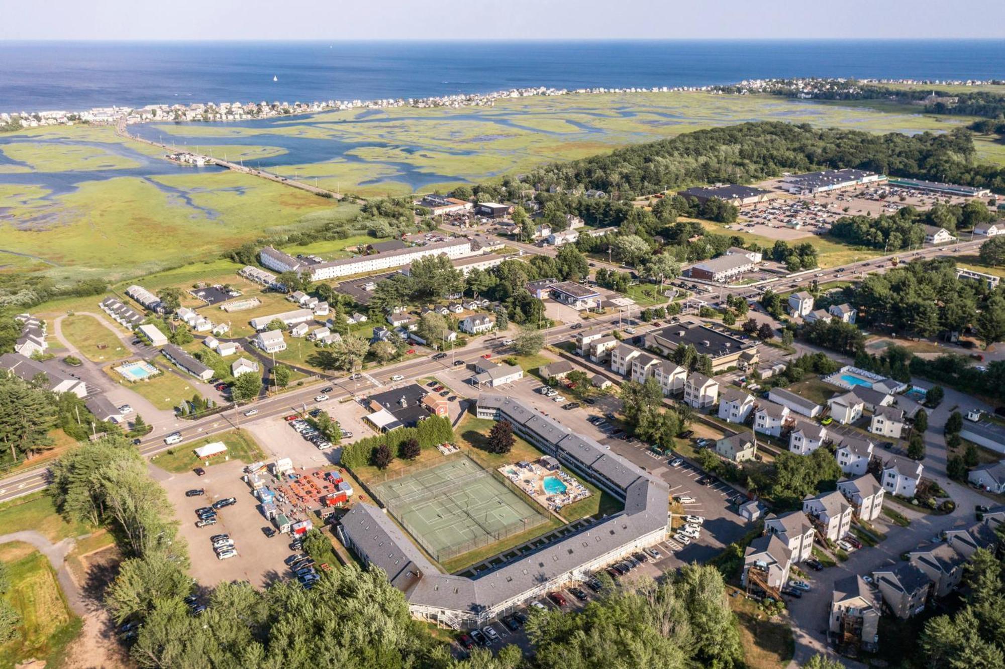 Nautical Mile Resort Wells Exterior photo